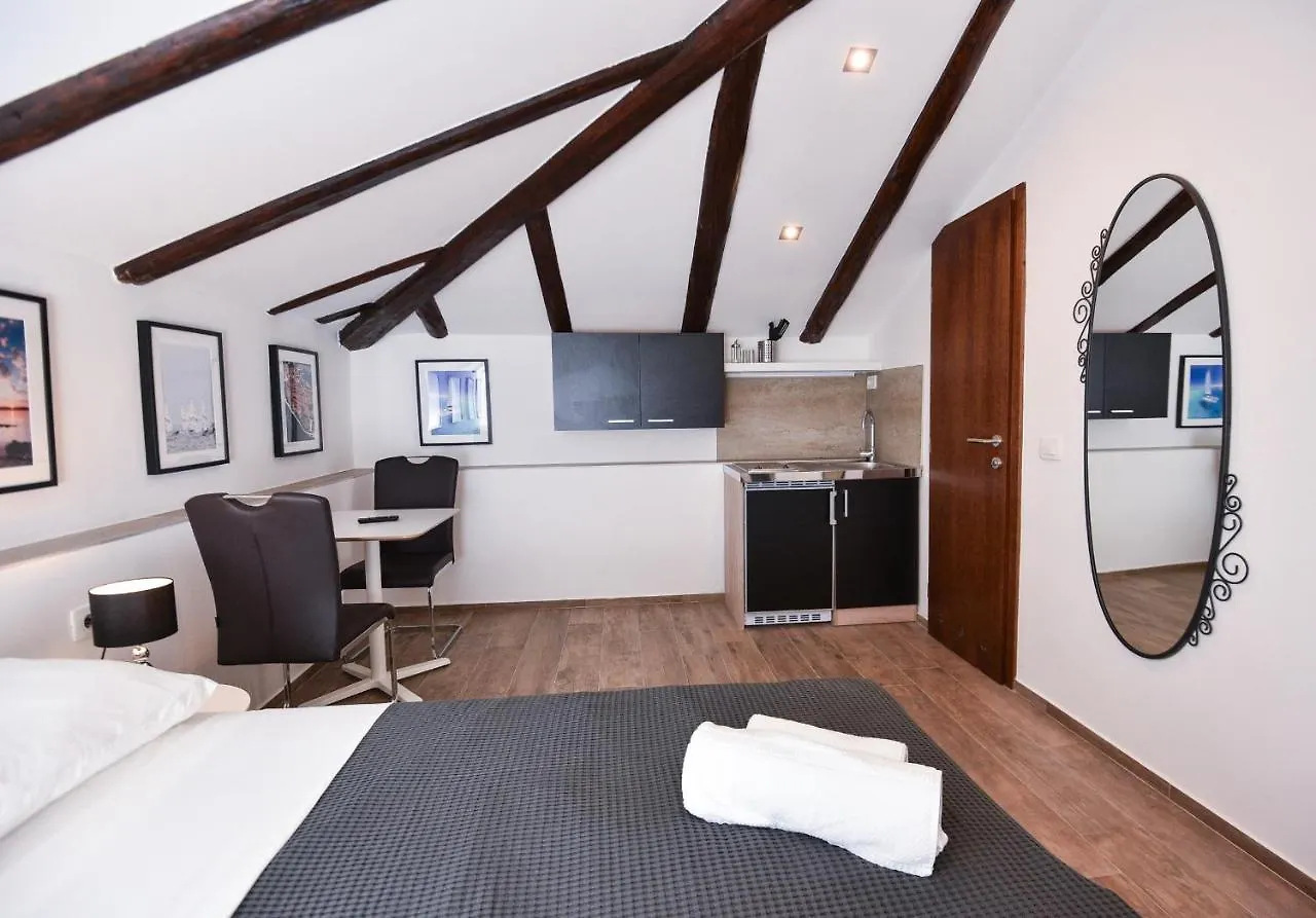 Apartment Old Town Rooms 1 Pula Croatia