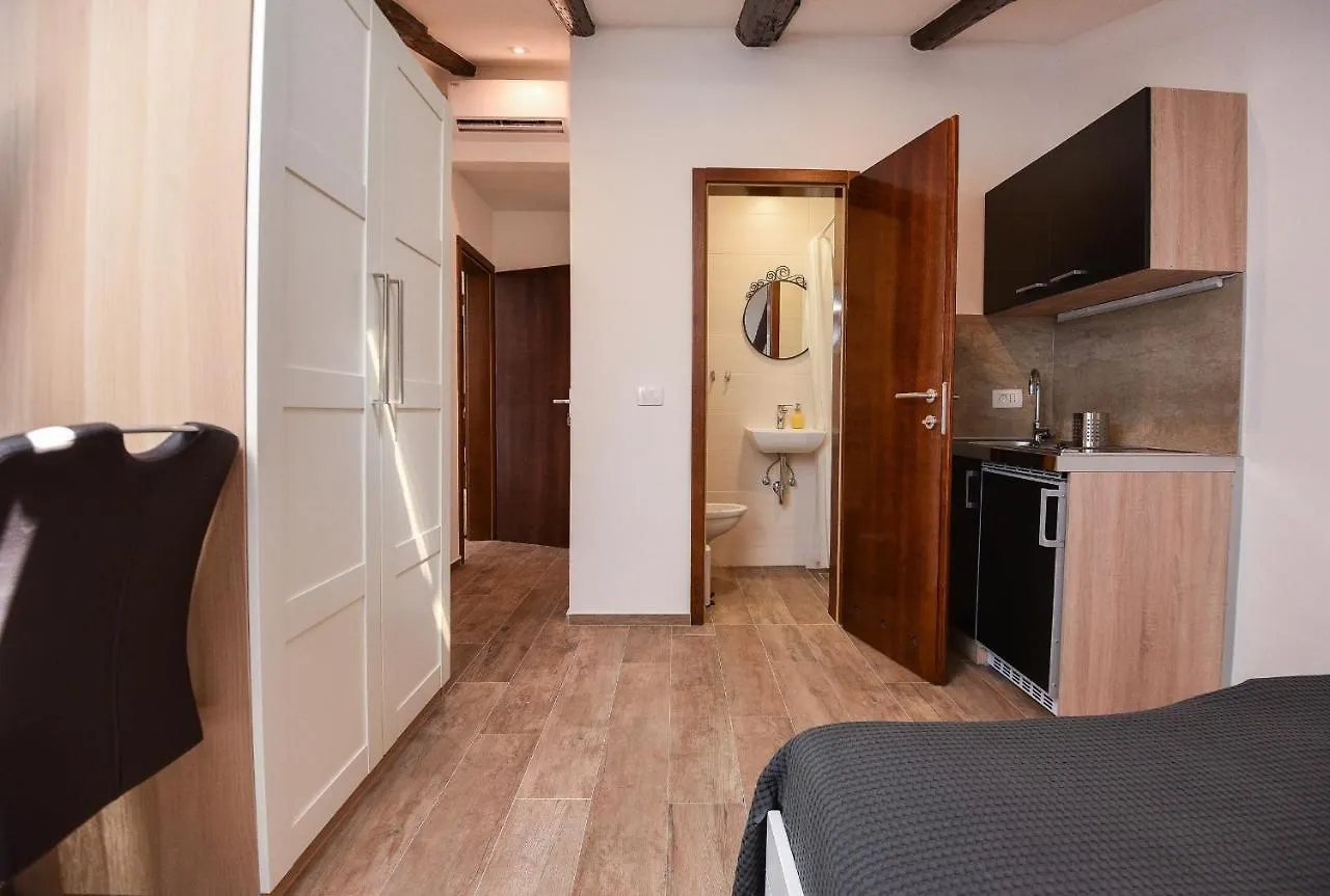 Old Town Rooms 1 Pula Croatia