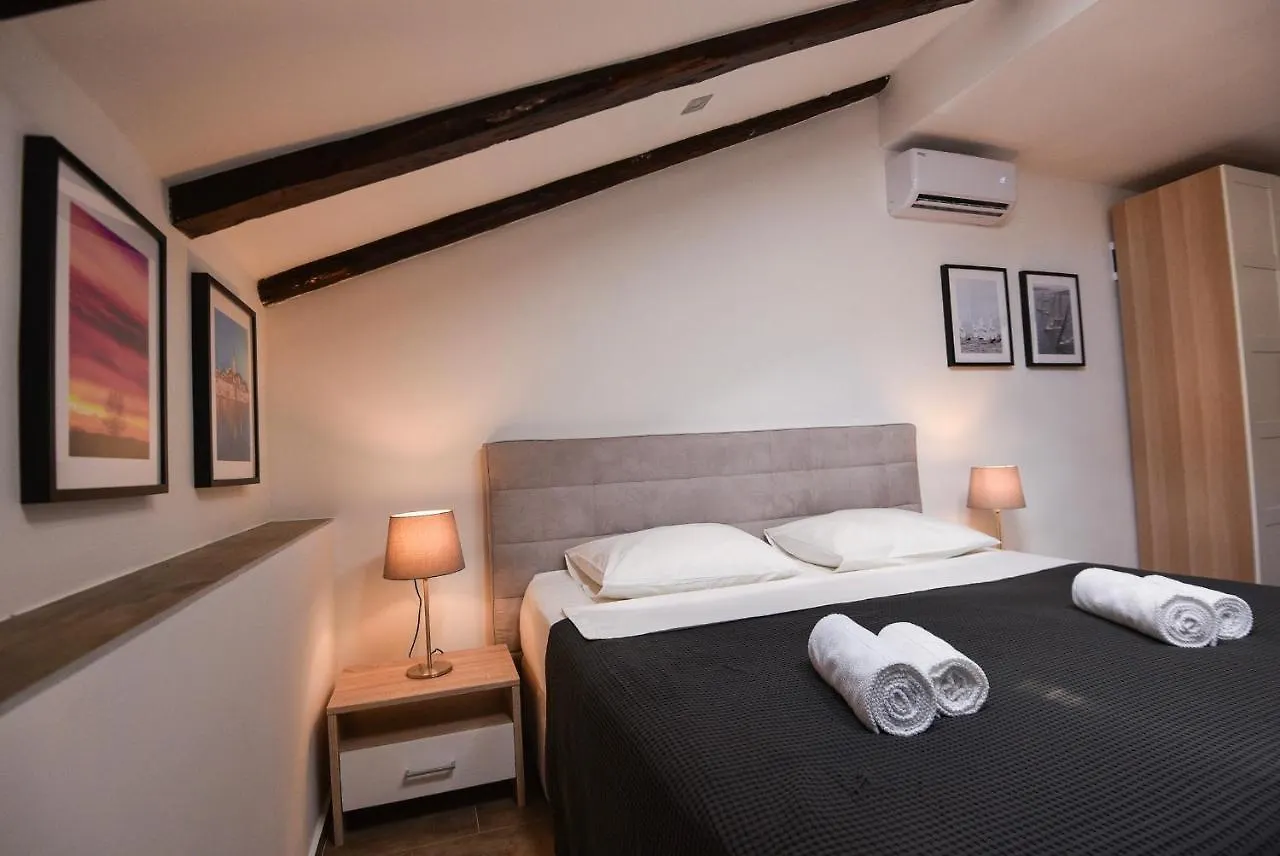 Apartment Old Town Rooms 1 Pula Croatia