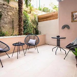 Nina Colosseum Apartment