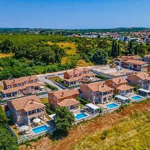  Villa Resort Villas Lotus By Istrabook