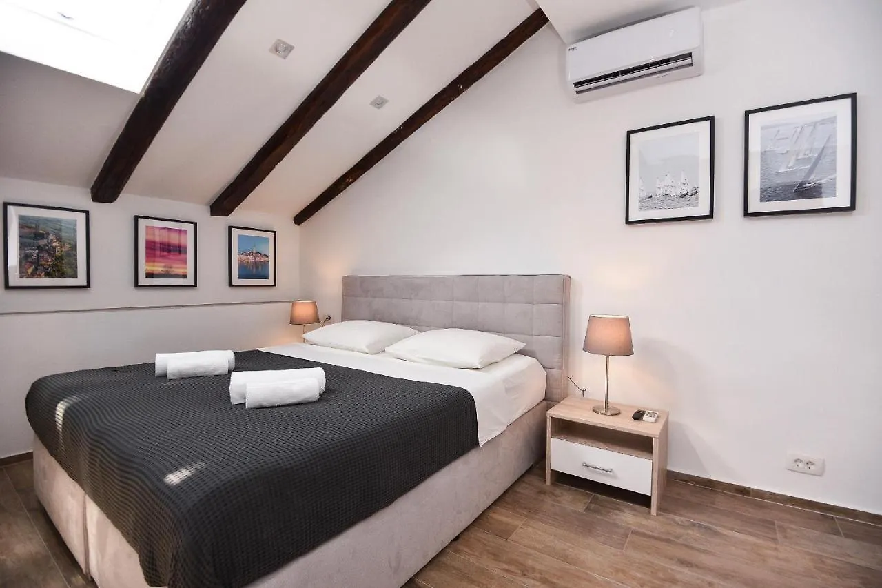 Old Town Rooms 1 Pula Apartment