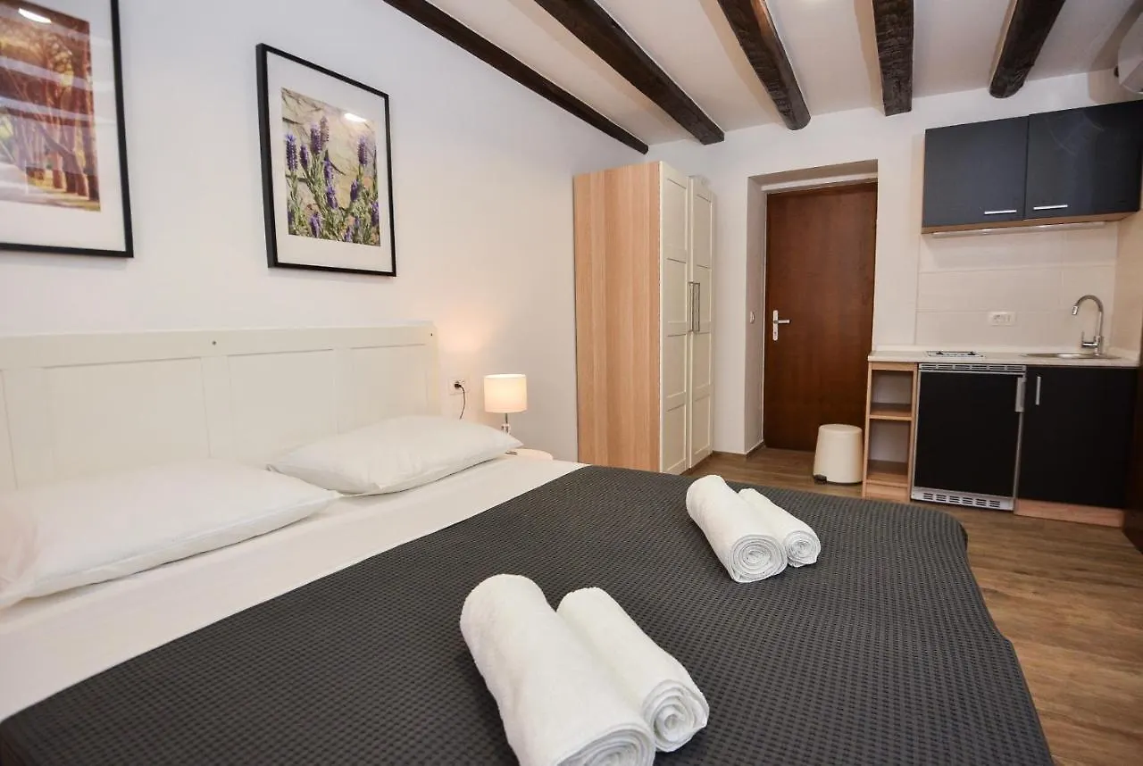 Old Town Rooms 1 Pula Croatia