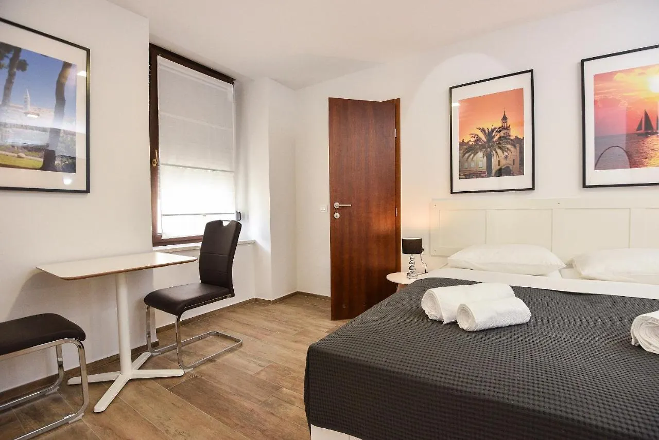 Old Town Rooms 1 Pula Apartment